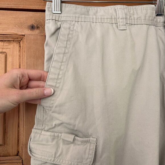 Men's Columbia Size 42 x 9 Shorts Khaki Cargo Pockets‎ Casual Cream Tan Outdoor - Picture 10 of 13